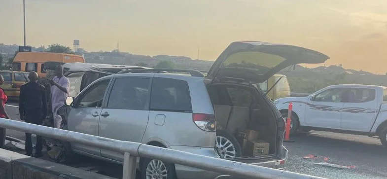One Dead, Four Injured in Third Mainland Bridge Crash